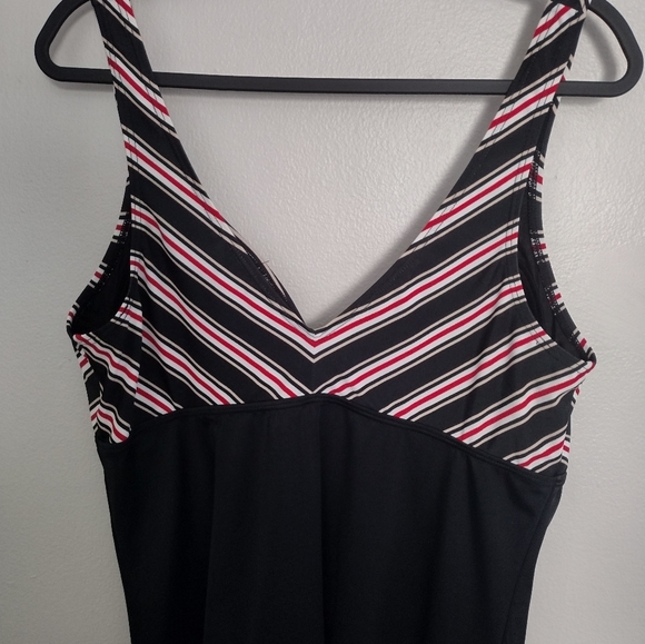 Liz Claiborne swimsuit top Size 16 - Picture 2 of 9